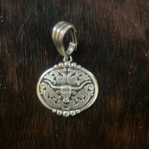 Longhorn pendant